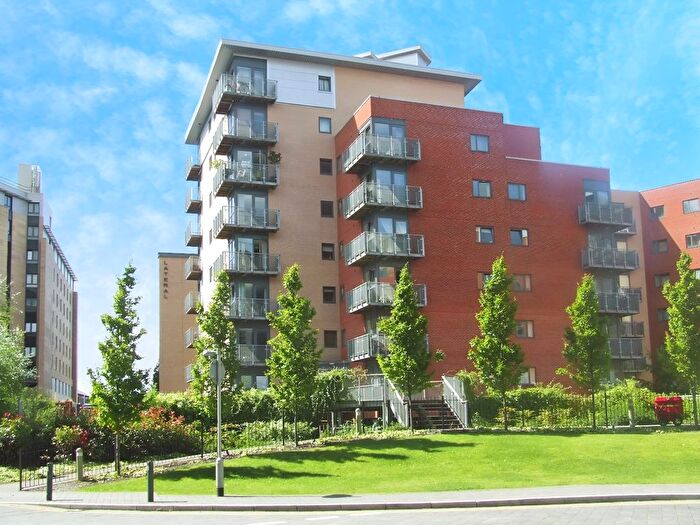 2 Bedroom Flat To Rent In City Walk, Leeds, West Yorkshire, Uk, LS11