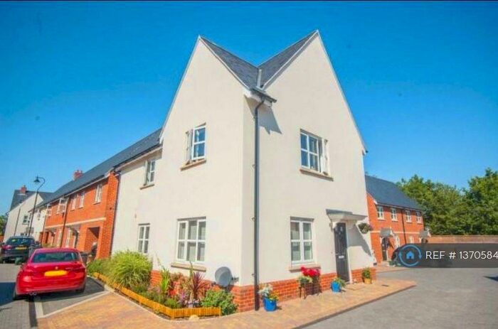 2 Bedroom Maisonette To Rent In Dukes Wood Close, Boreham, Chelmsford, CM3