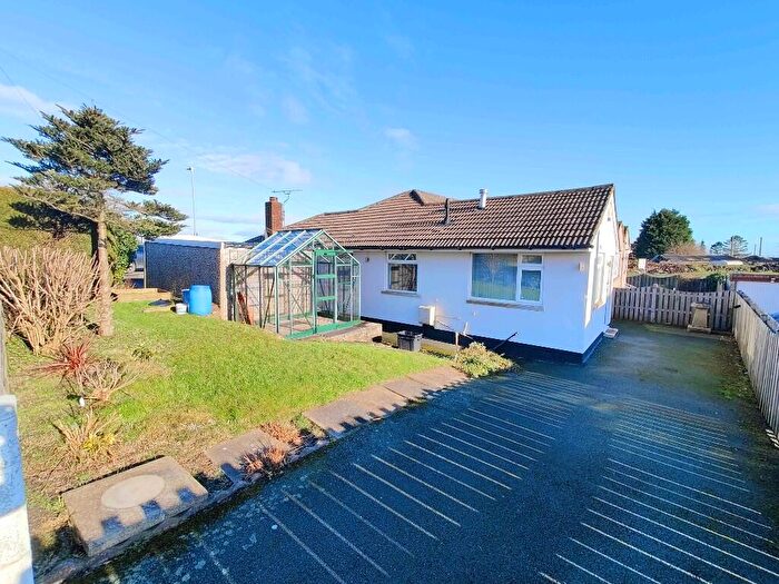 3 Bedroom Bungalow For Sale In Burned Road, Shelf, HX3