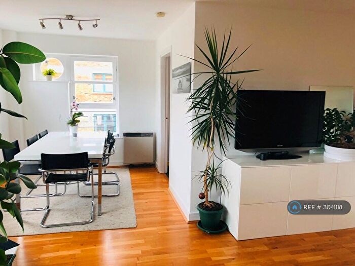 2 Bedroom Flat To Rent In Lime Kiln Wharf, London, E14