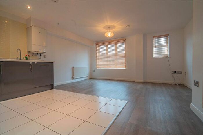 2 Bedroom Apartment To Rent In The Hamptons, Hermitage Road, Solihull, West Midlands, B91