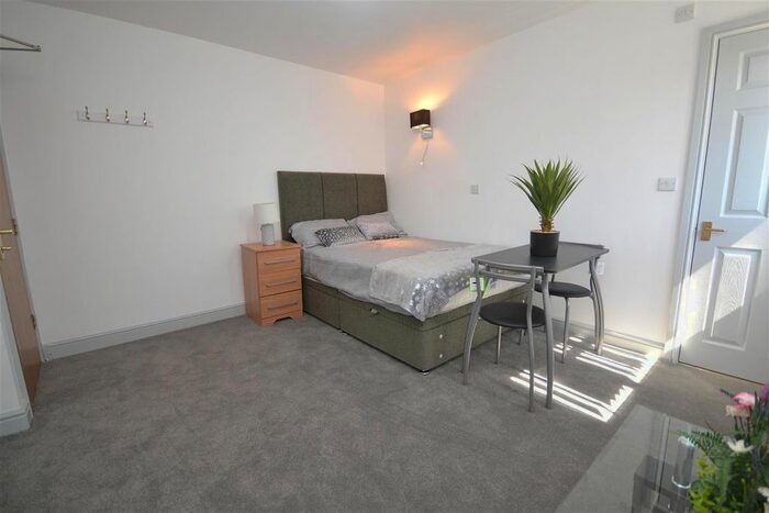 Studio To Rent In London Road, Earley, Reading, RG1