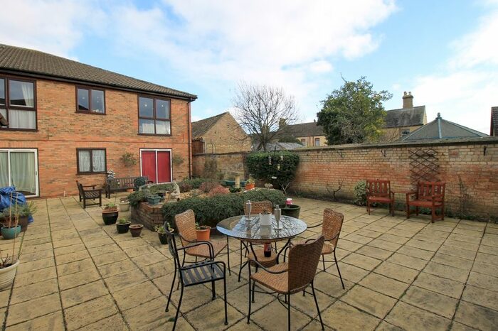 1 Bedroom Flat To Rent In Woodley Court, Godmanchester, PE29