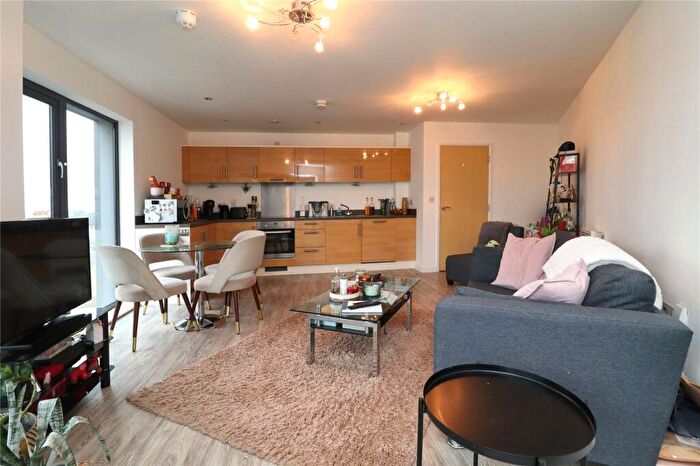 2 Bedroom Flat For Sale In Guildford Road, Woking, Surrey, GU22