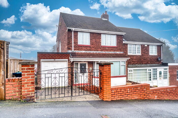 3 Bedroom Semi Detached House For Sale In Woodside Gardens, Dunston, NE11