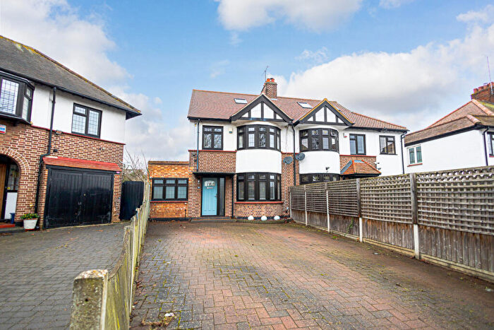 3 Bedroom Semi Detached House For Sale In Earls Hall Avenue, Southend-on-sea, SS2