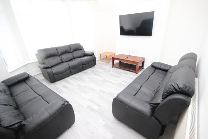 8 Bedroom Terraced House To Rent In Elm Hall Drive, L18