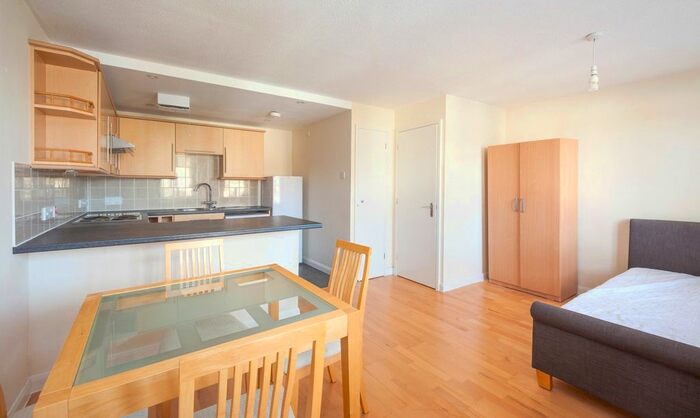 Studio To Rent In Coleridge Square, London, W13