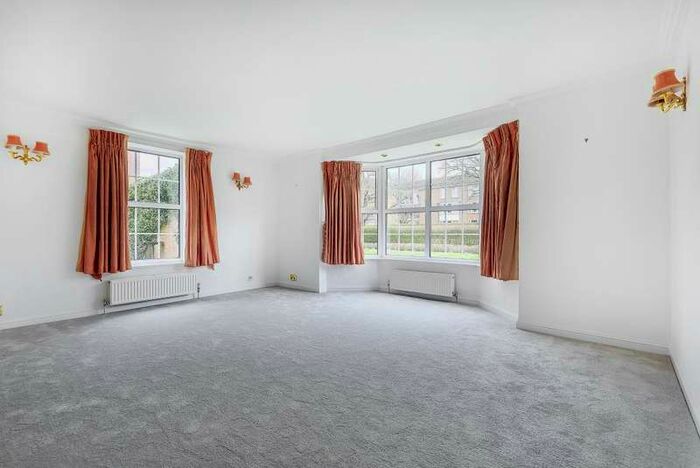 3 Bedroom Apartment To Rent In Phyllis Court Drive, Henley On Thames, RG9