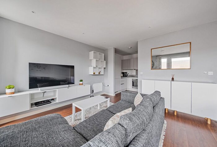 1 Bedroom Flat For Sale In Moorhen Drive, London, NW9