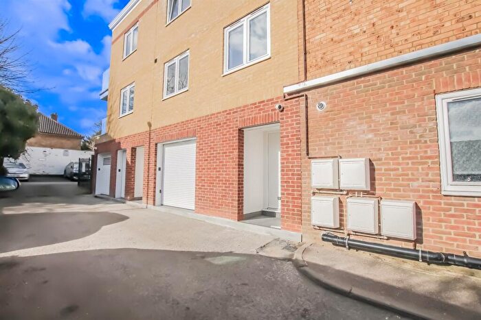 2 Bedroom End Of Terrace House To Rent In Newstead Court, Brent Street, Hendon, NW4