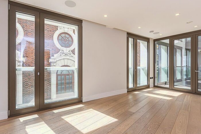 2 Bedroom Flat To Rent In Westbourne Gardens, London, W2