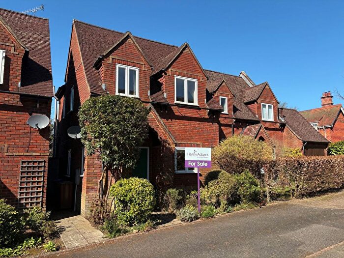 3 Bedroom Detached House For Sale In Chestnut Avenue, Haslemere, GU27