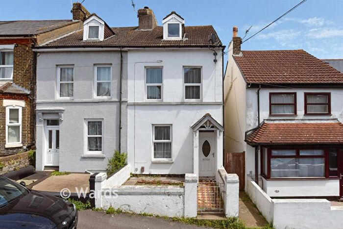 3 Bedroom End Of Terrace House For Sale In Widred Road, Dover, Kent, CT17