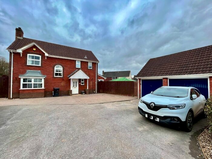 4 Bedroom Detached House For Sale In Juniper Close, Tiverton, Devon, EX16