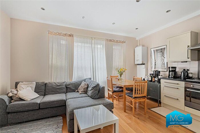 2 Bedroom Apartment To Rent In Ballards Lane, North Finchley, London, N12