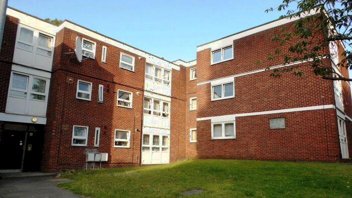 1 Bedroom Flat To Rent In Thornhill Gardens, Barking, IG11