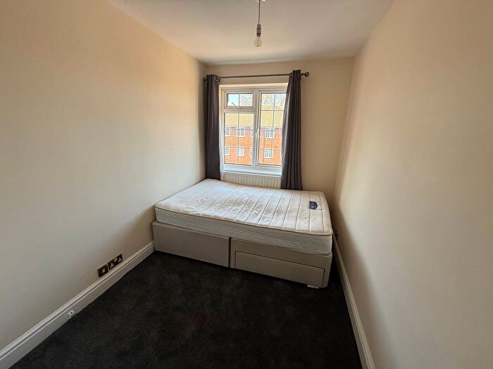 2 Bedroom Flat To Rent In Cuckoo Lane, Hanwell, W7