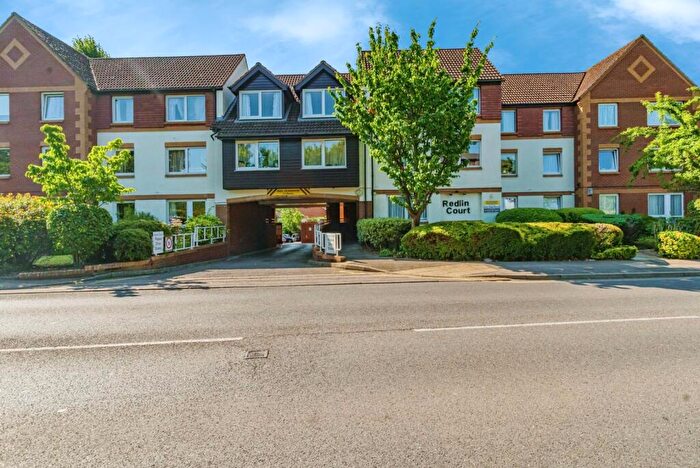 2 Bedroom Flat For Sale In Linkfield Lane, Redhill, Surrey, RH1