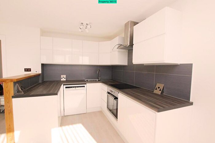 4 Bedroom Flat To Rent In Badric Court, Yelverton Road, London, SW11