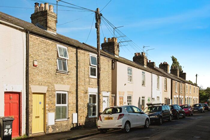 2 Bedroom End Of Terrace House For Sale In York Street, Cambridge, Cambridgeshire, CB1
