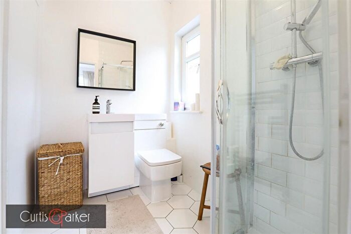2 Bedroom Flat For Sale In Grosvenor Road, Chiswick, W4