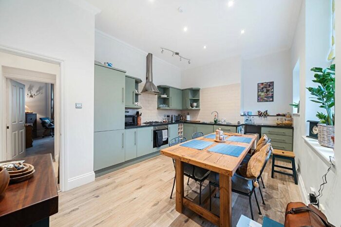 3 Bedroom Flat To Rent In Swan Road, Harrogate, North Yorkshire, HG1