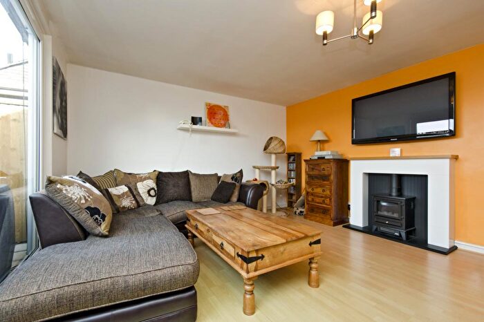 2 Bedroom Detached House To Rent In Campbell Road, Bow, London, E3