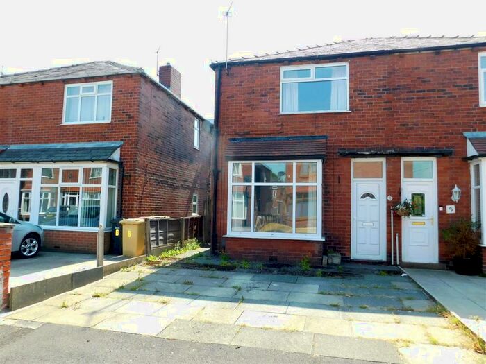 3 Bedroom Semi-Detached House To Rent In Kingston Avenue, Bolton, BL2
