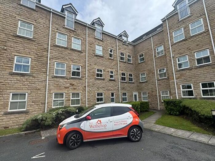 2 Bedroom Apartment To Rent In Waters Walk, Bradford, BD10
