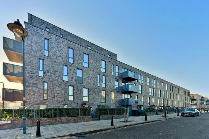 4 Bedroom Flat To Rent In Flores Court, Dongola Road, Stepney, London, E1