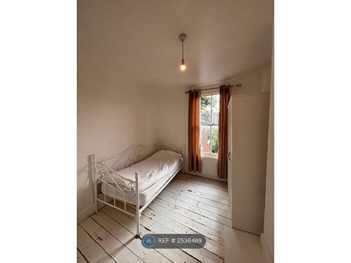 2 Bedroom Semi-Detached House To Rent In Powerscroft Road, London, E5