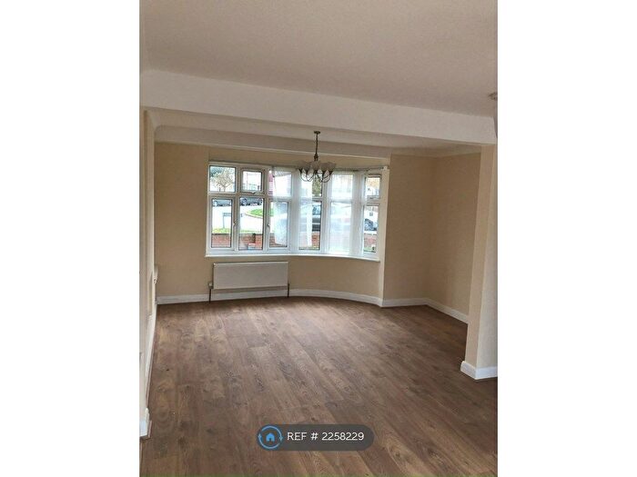 3 Bedroom Semi-Detached House To Rent In Felbridge Avenue, Stanmore, HA7