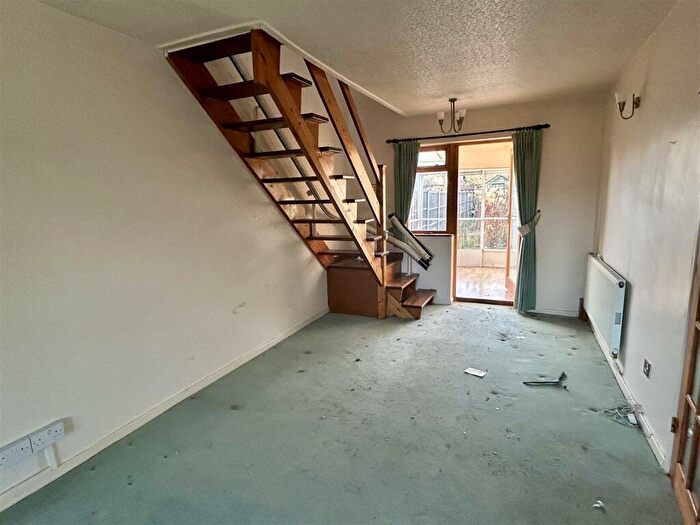 3 Bedroom Chalet For Sale In Ashingdon Road, Rochford, SS4