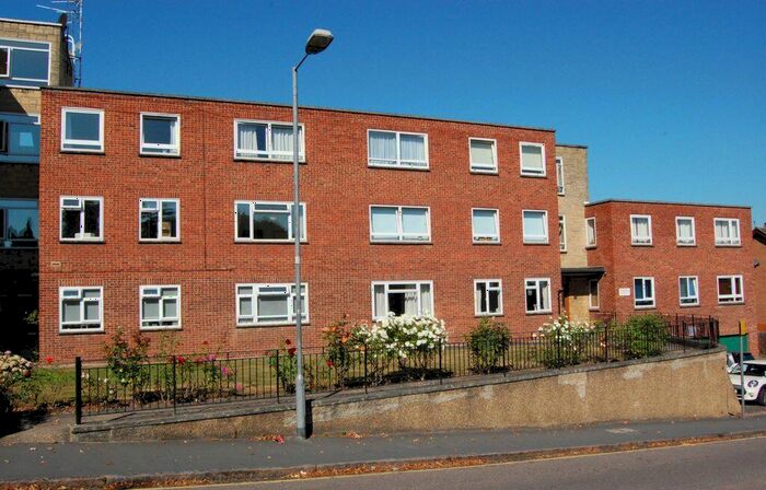 2 Bedroom Apartment To Rent In Roebuck Lane, Buckhurst Hill, IG9