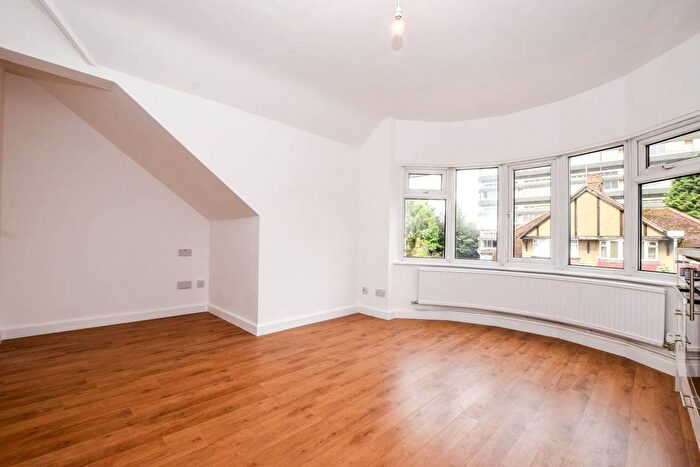 2 Bedroom Flat To Rent In Cedar Walk, Hemel Hempstead, HP3
