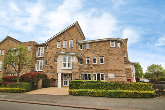 1 Bedroom Apartment For Sale In North Road, Glossop, Derbyshire, SK13