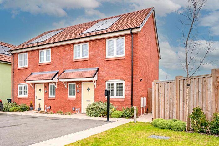 3 Bedroom Semi Detached House For Sale In Bulrush Grove, Desborough, Kettering, NN14