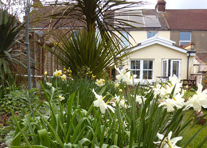 3 Bedroom Semi Detached House For Sale In First Avenue, Kent, ME7