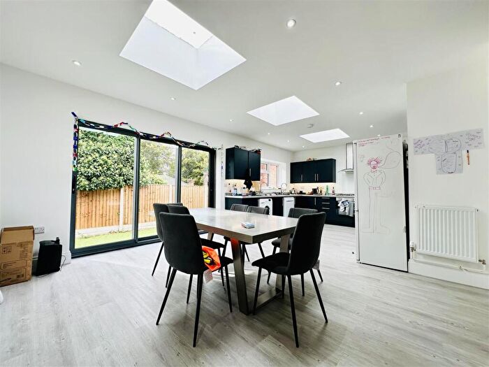 8 Bedroom House To Rent In Harrington Drive, Nottingham, NG7