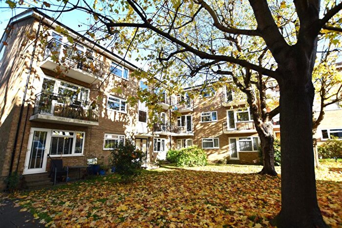 2 Bedroom Flat To Rent In Lockesley Square, Lovelace Gardens, Surbiton, KT6