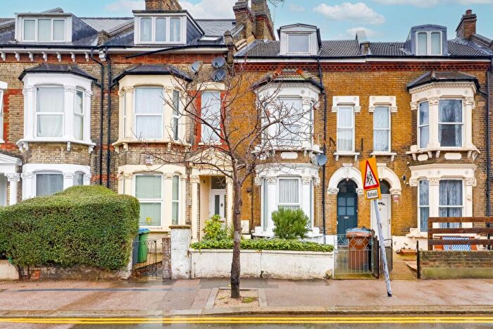 2 Bedroom Flat For Sale In Cann Hall Road, Leytonstone, E11
