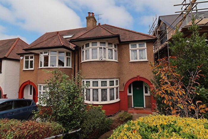 3 Bedroom Semi Detached House For Sale In Holders Hill Avenue, Hendon, NW4