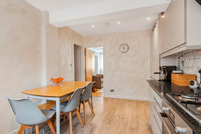 3 Bedroom End Of Terrace House For Sale In Ingram Road, Dartford, DA1