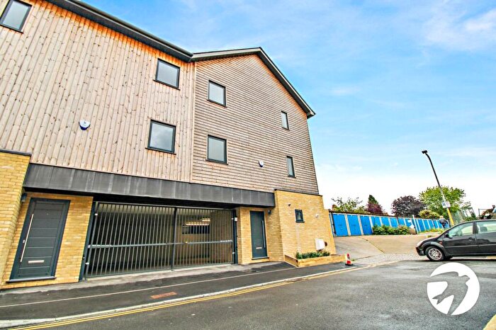 2 Bedroom Town House To Rent In Alfred Road, Gravesend, Kent, DA11