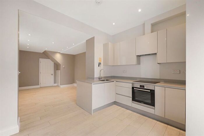 2 Bedroom Flat For Sale In Brougham Road, London, W3