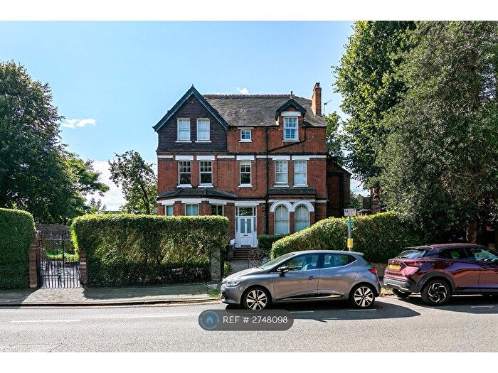 2 Bedroom Flat To Rent In The Drive, London, SW20