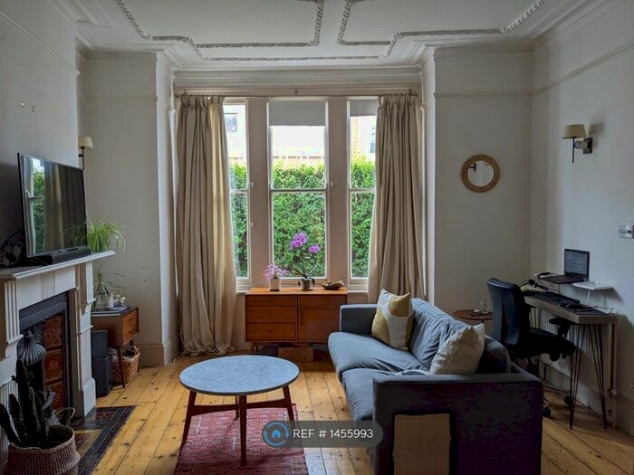 1 Bedroom Flat To Rent In Voltaire Road, London, SW4