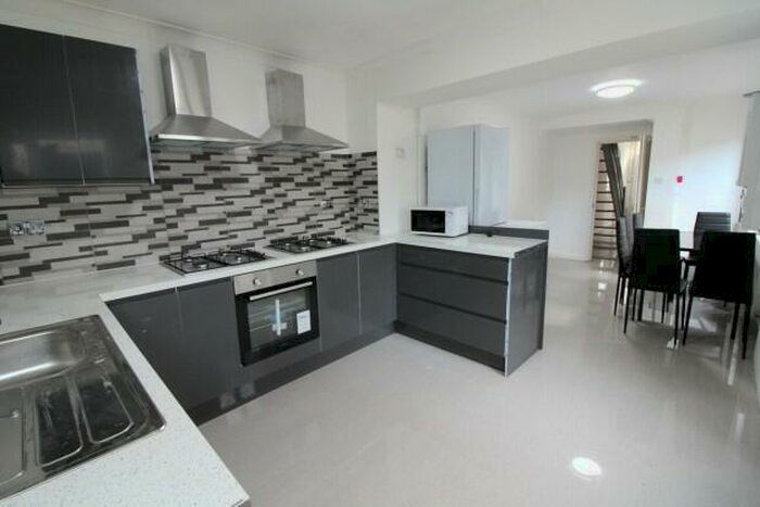 6 Bedroom Terraced House To Rent In May Street Cardiff, CF24