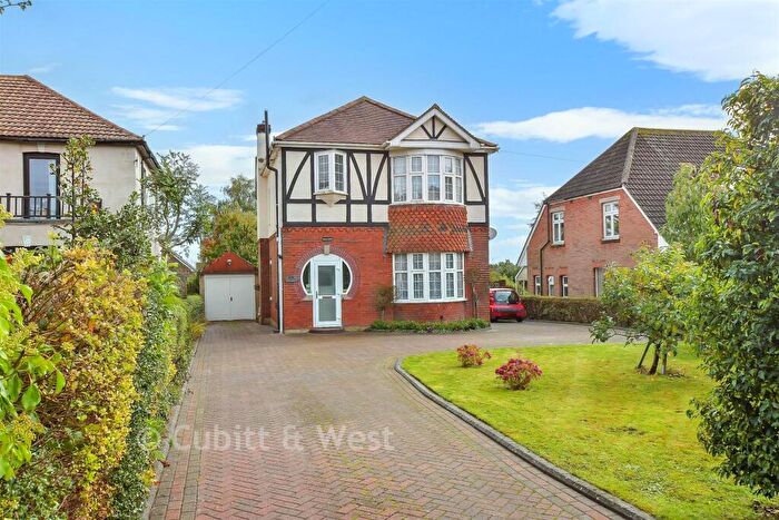 3 Bedroom Detached House For Sale In Portsmouth Road, Horndean, Waterlooville, Hampshire, PO8